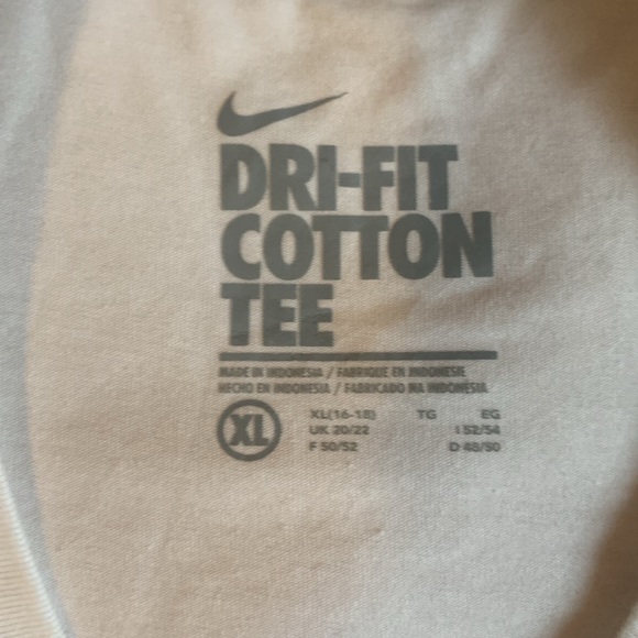 Nike woman’s XL shirt - Picture 4 of 4